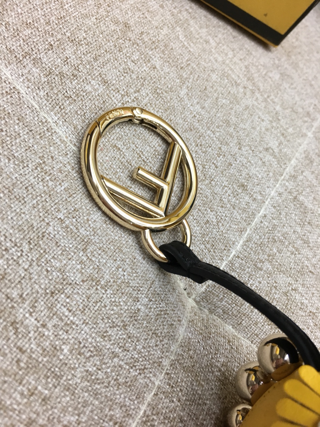 FENDI 奇趣配饰Space Monkey 给你的潮酷装备加一点个性Buff
