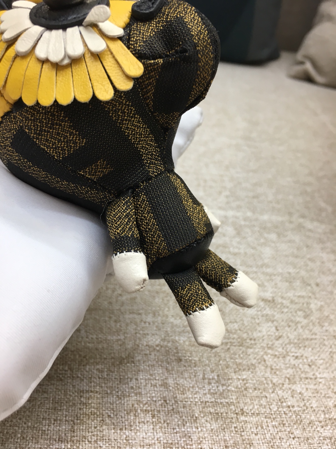 FENDI 奇趣配饰Space Monkey 给你的潮酷装备加一点个性Buff