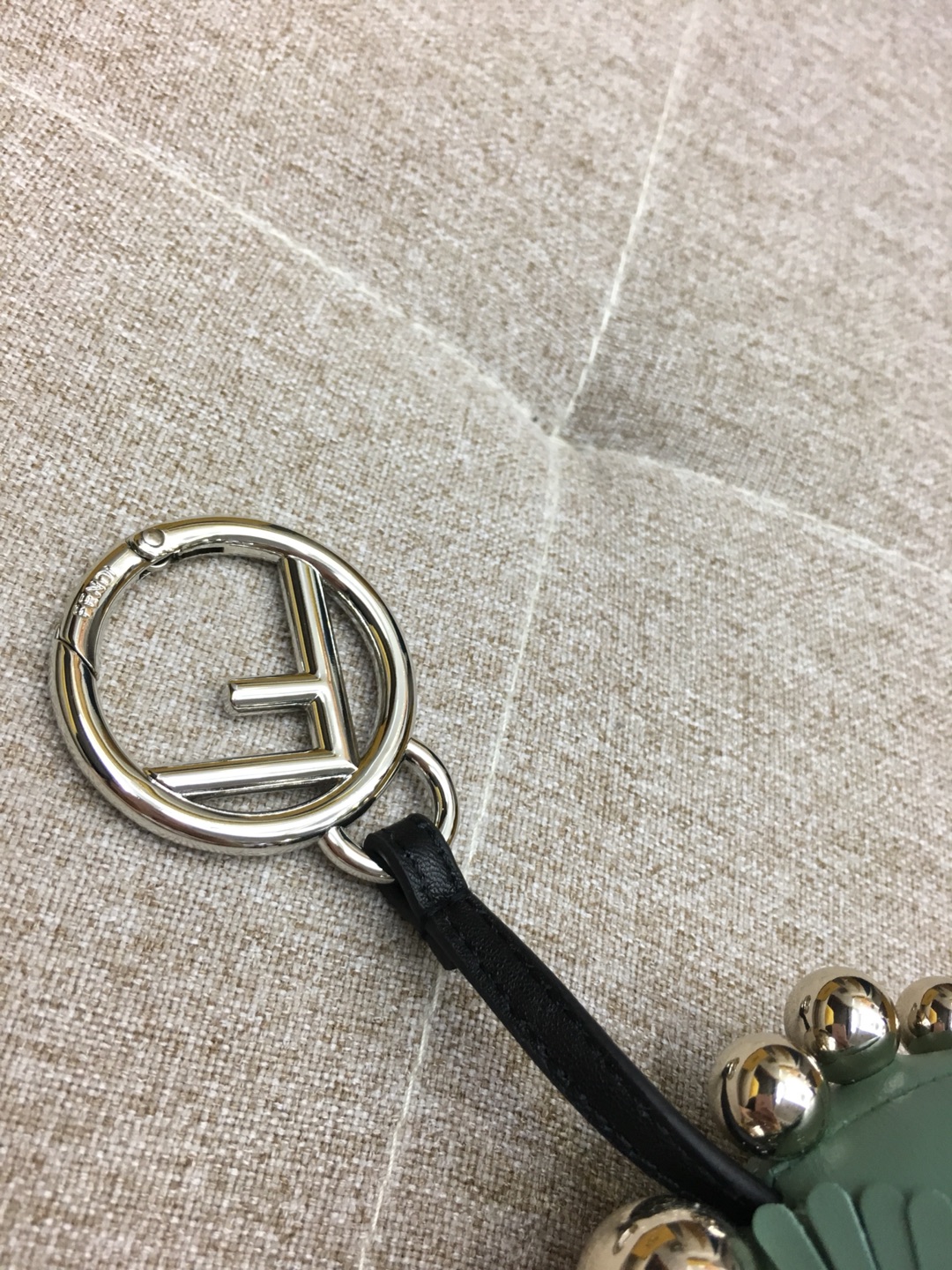 FENDI 奇趣配饰Space Monkey 给你的潮酷装备加一点个性Buff