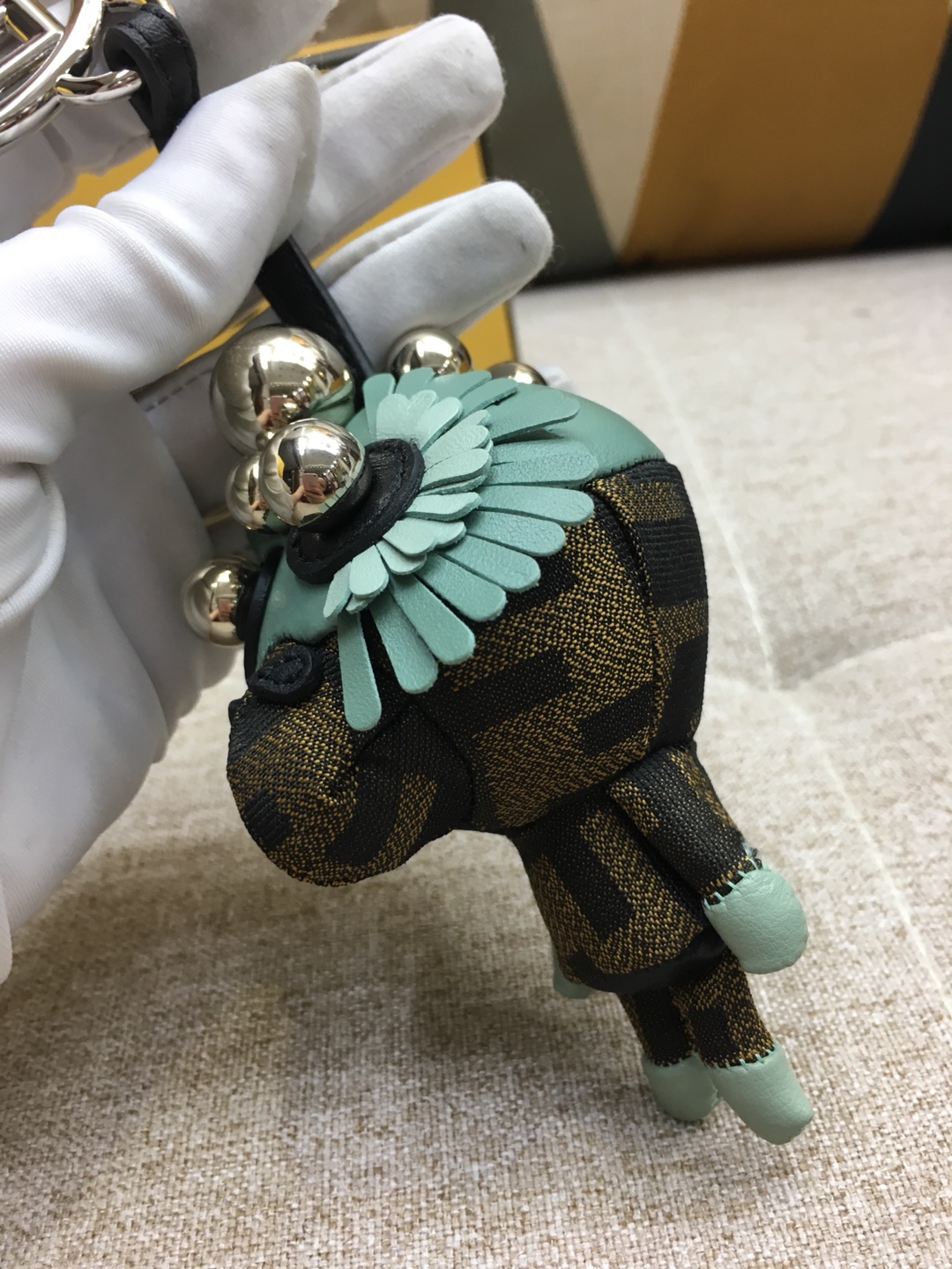 FENDI 奇趣配饰Space Monkey 给你的潮酷装备加一点个性Buff