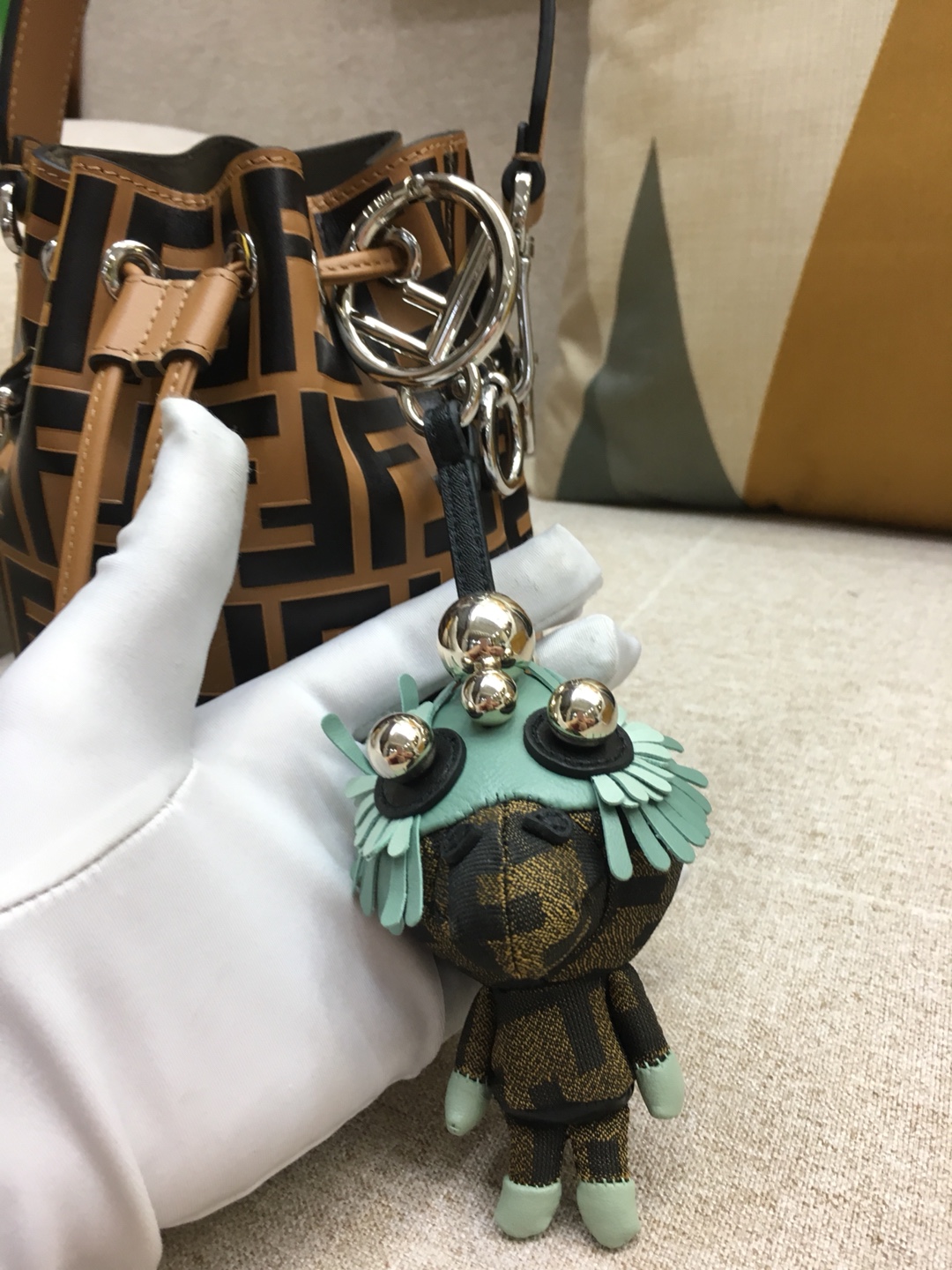 FENDI 奇趣配饰Space Monkey 给你的潮酷装备加一点个性Buff