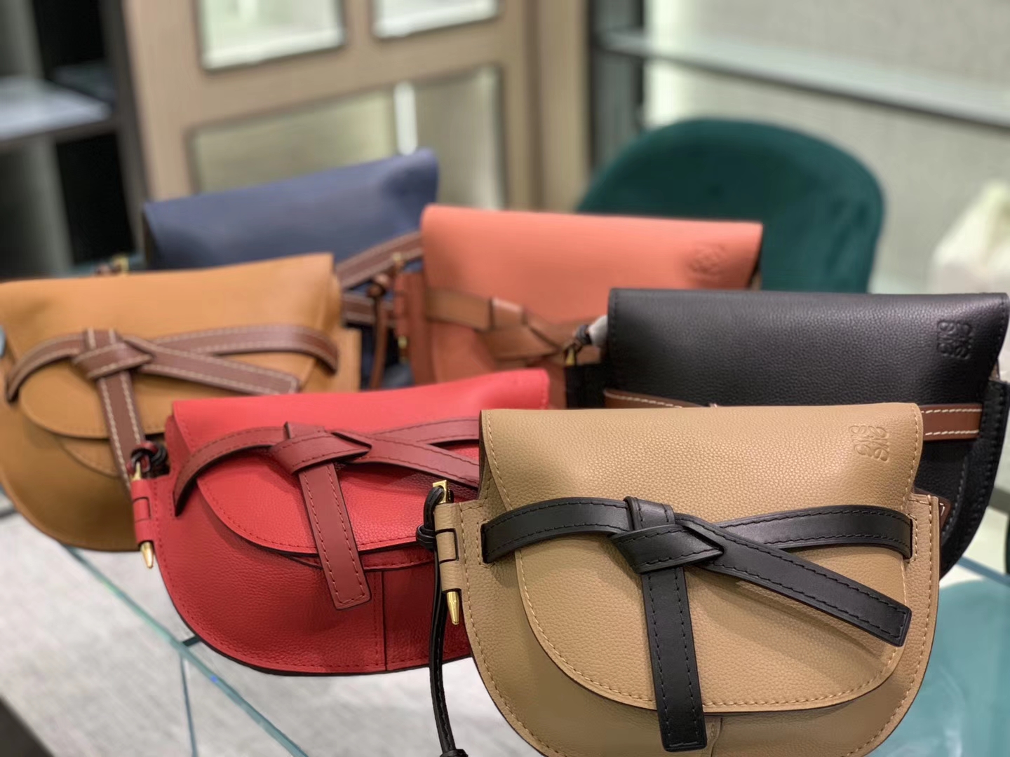 Loewe Gate系列 2019新色 斜挎中号 龙虾粉 牛仔蓝 黑色 奶茶色 中国红 焦糖色