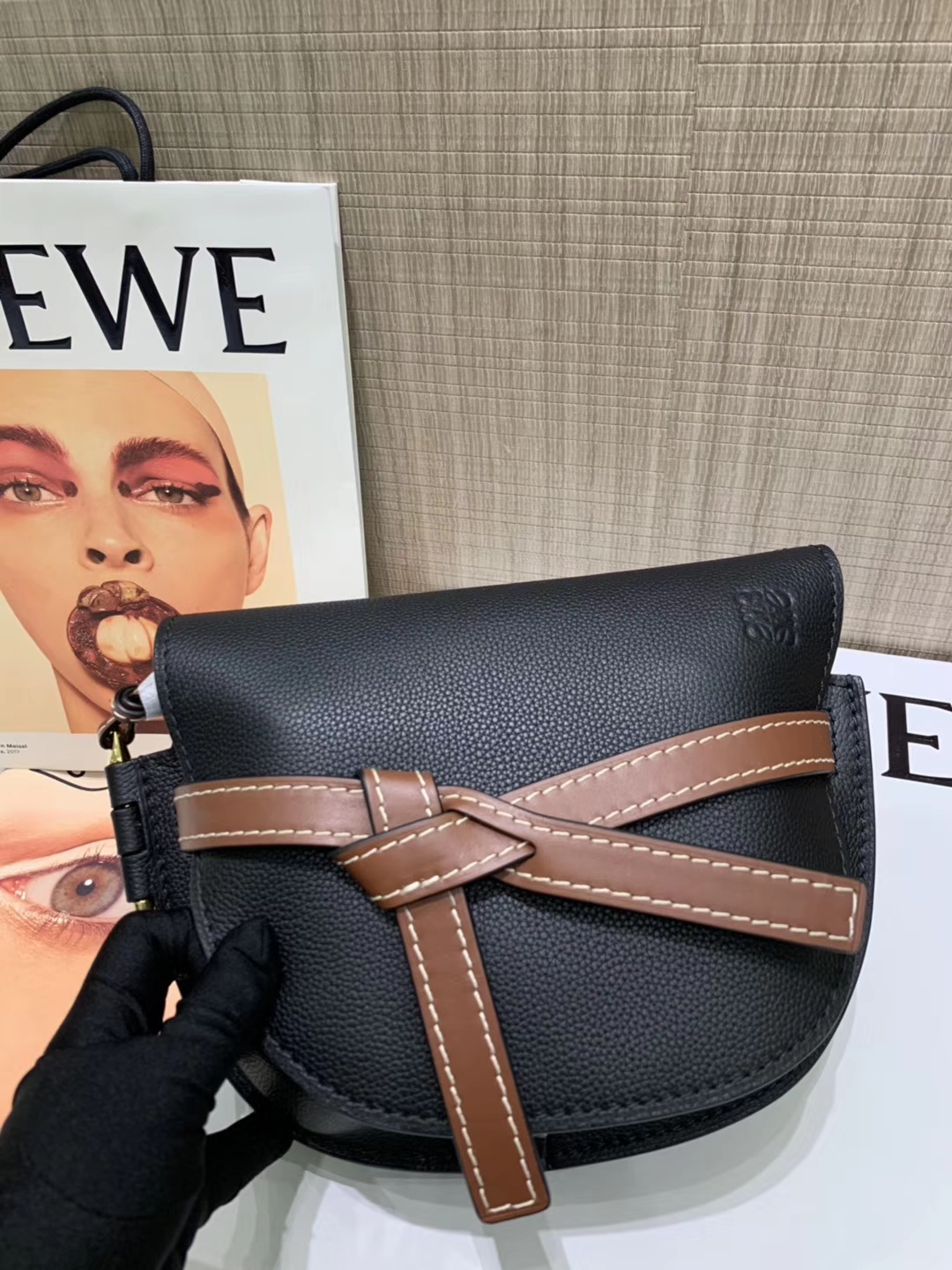 Loewe Gate系列 2019新色 斜挎中号 黑色