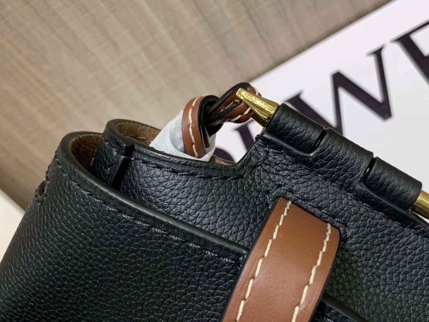 Loewe Gate系列 2019新色 斜挎中号 黑色