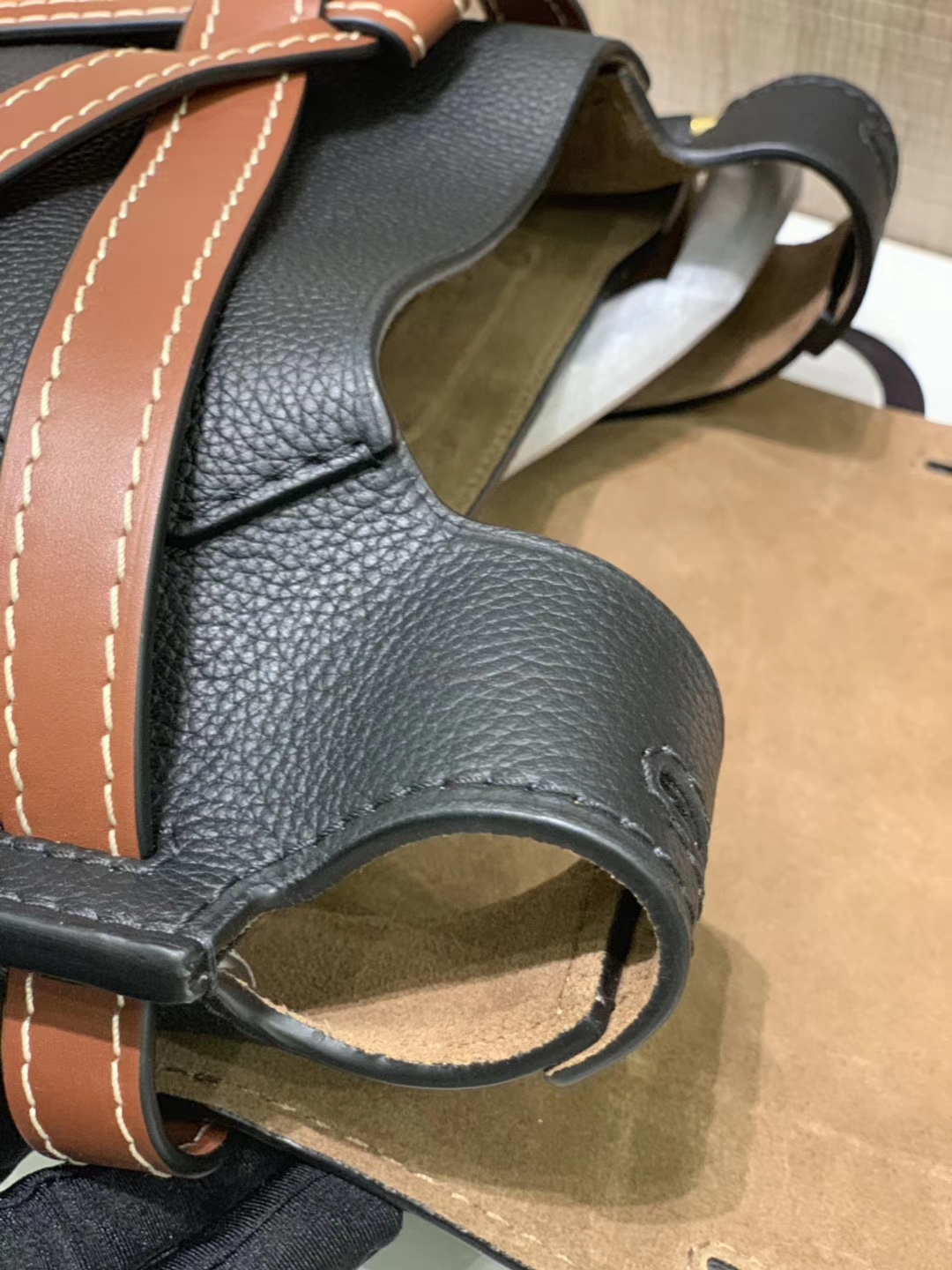 Loewe Gate系列 2019新色 斜挎中号 黑色