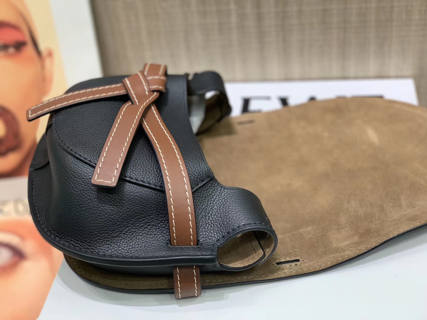 Loewe Gate系列 2019新色 斜挎中号 黑色