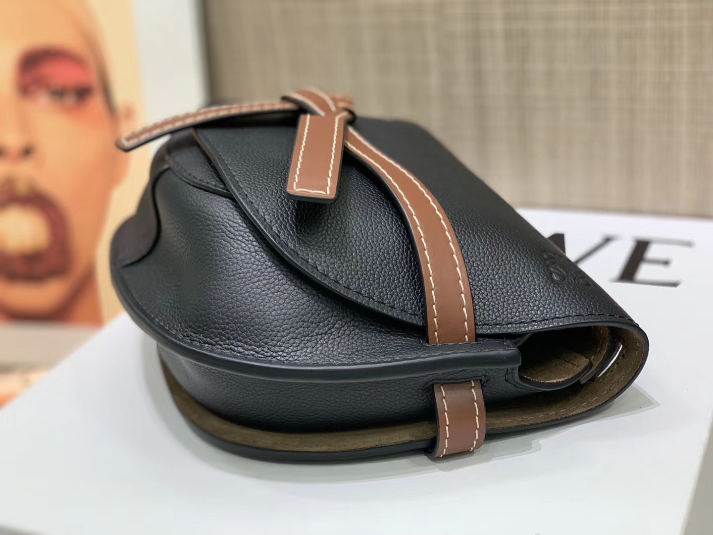 Loewe Gate系列 2019新色 斜挎中号 黑色
