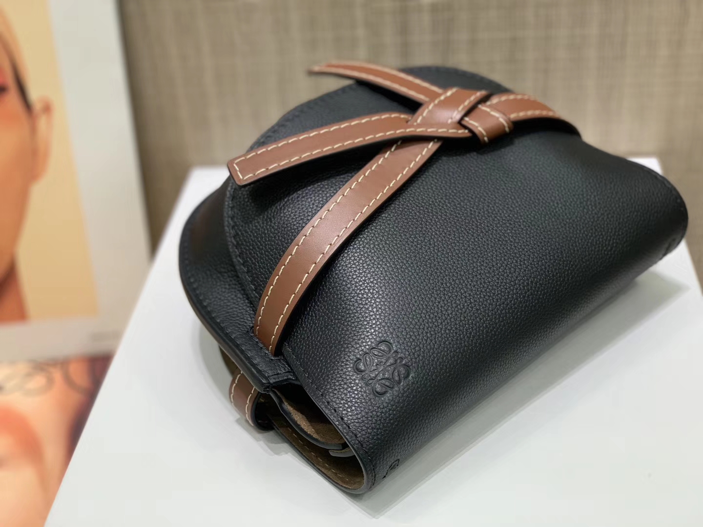 Loewe Gate系列 2019新色 斜挎中号 黑色