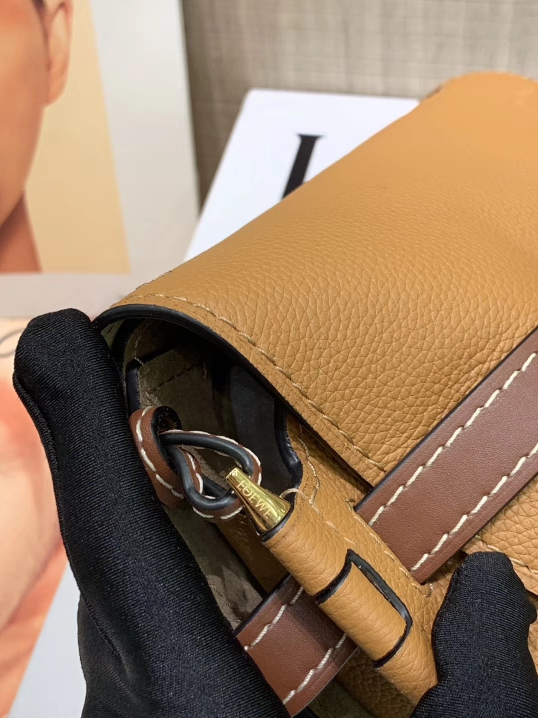 Loewe Gate系列 2019新色 斜挎中号 焦糖色 