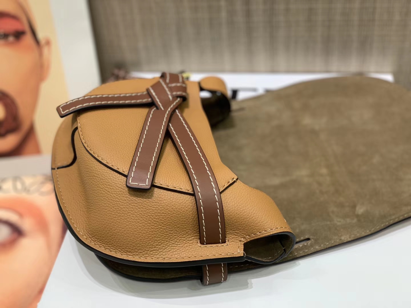 Loewe Gate系列 2019新色 斜挎中号 焦糖色 