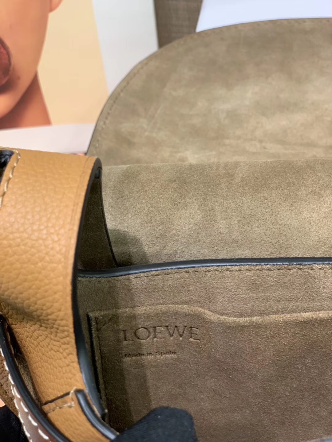 Loewe Gate系列 2019新色 斜挎中号 焦糖色 