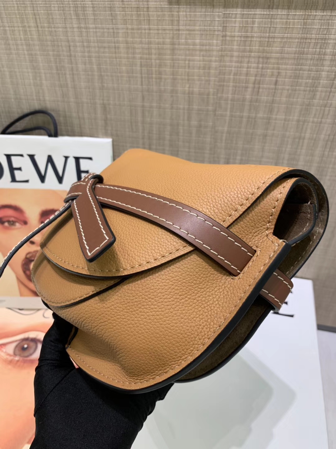 Loewe Gate系列 2019新色 斜挎中号 焦糖色 