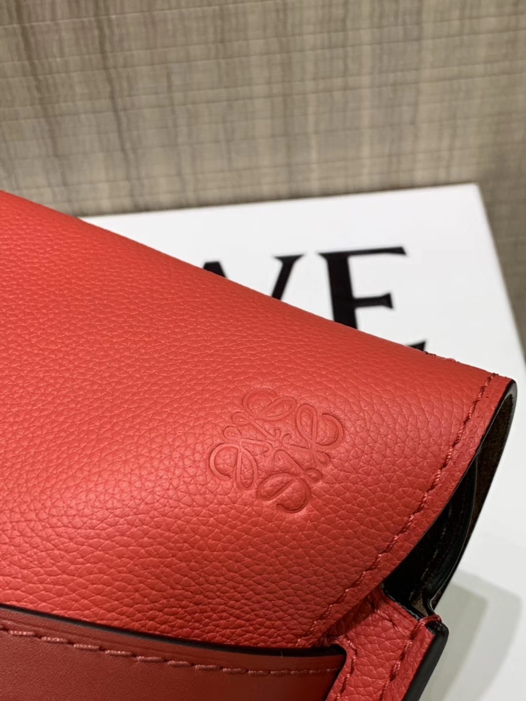 Loewe Gate系列 2019新色 斜挎中号 中国红
