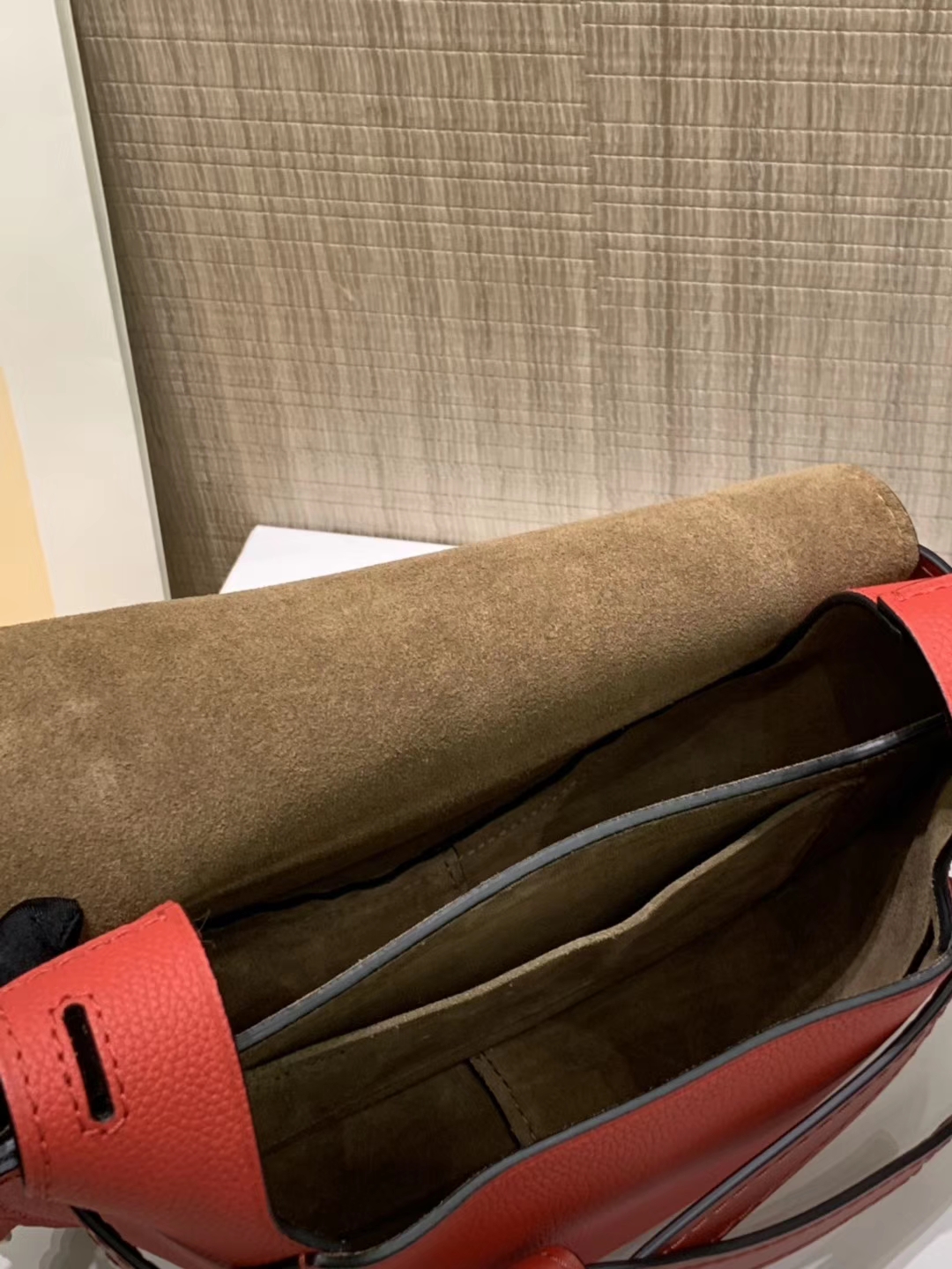 Loewe Gate系列 2019新色 斜挎中号 中国红