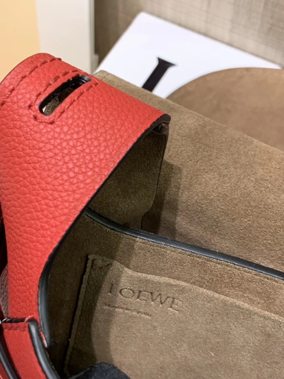 Loewe Gate系列 2019新色 斜挎中号 中国红