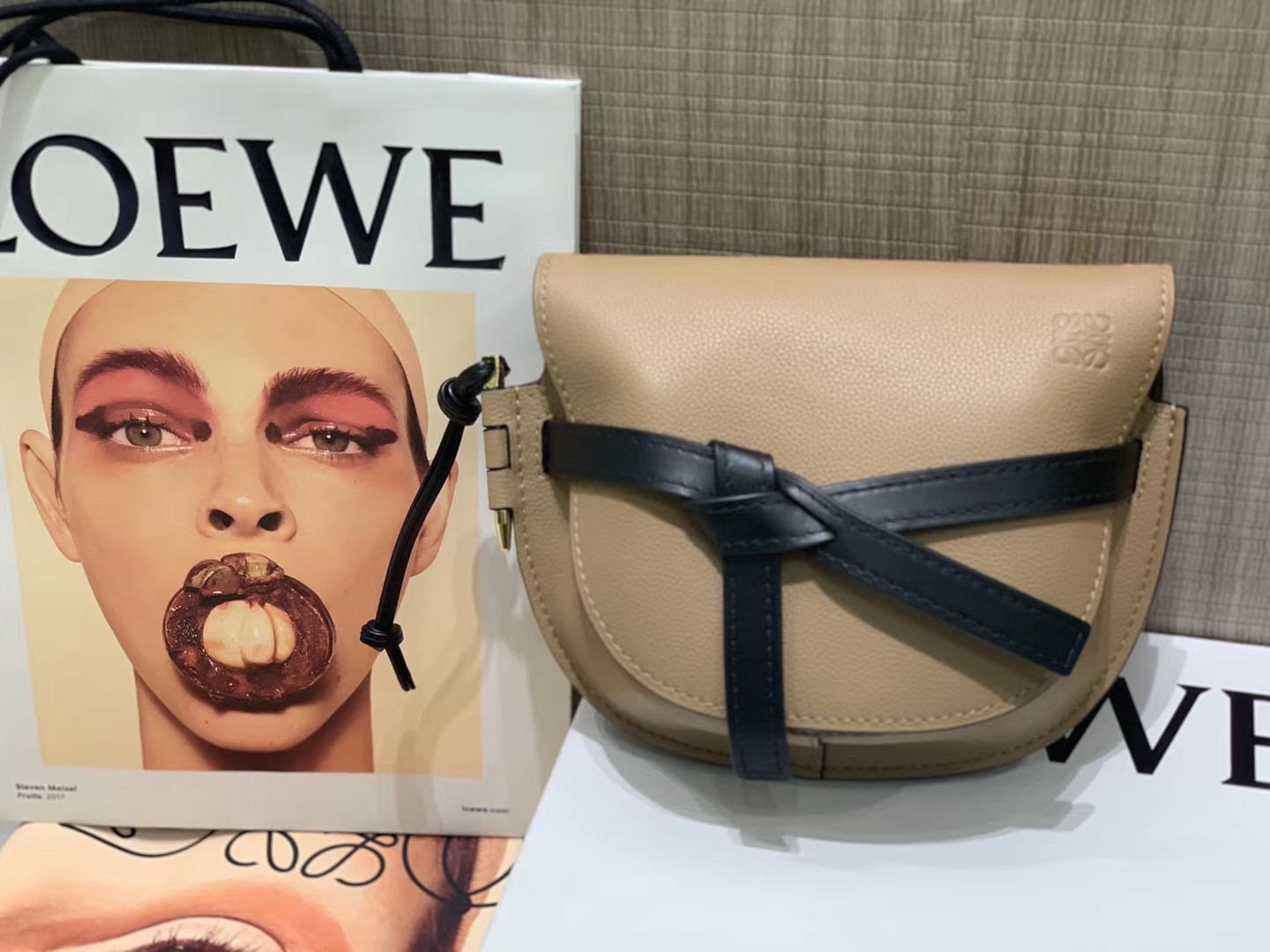 Loewe Gate系列 2019新色 斜挎中号 奶茶色