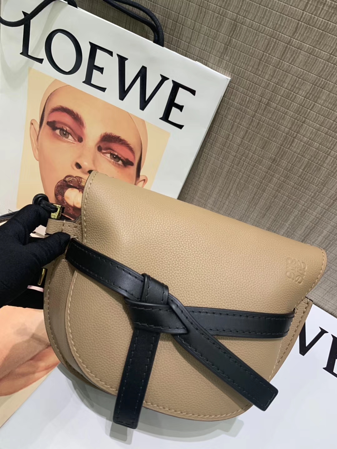 Loewe Gate系列 2019新色 斜挎中号 奶茶色