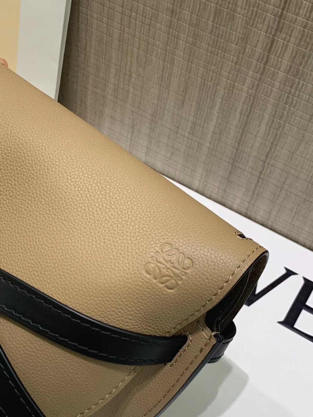 Loewe Gate系列 2019新色 斜挎中号 奶茶色