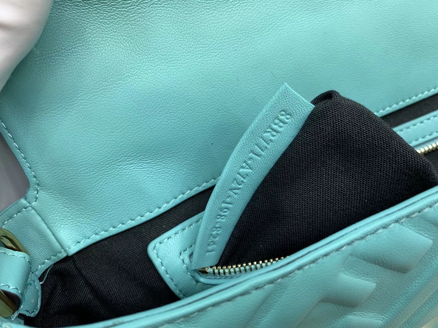 Fendi 芬迪 Baguette FF 浮雕系列 26x13x6cm 进口小羊皮 蓝色