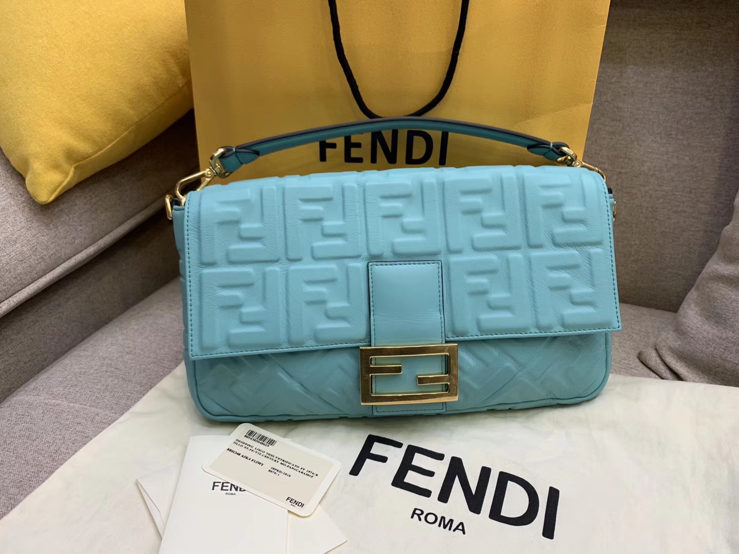 Fendi 芬迪 Baguette FF 浮雕系列 32x17x6cm 进口小羊皮 蓝色