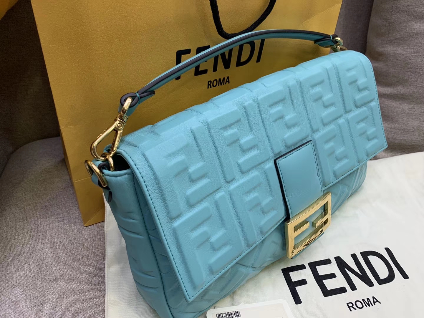 Fendi 芬迪 Baguette FF 浮雕系列 32x17x6cm 进口小羊皮 蓝色
