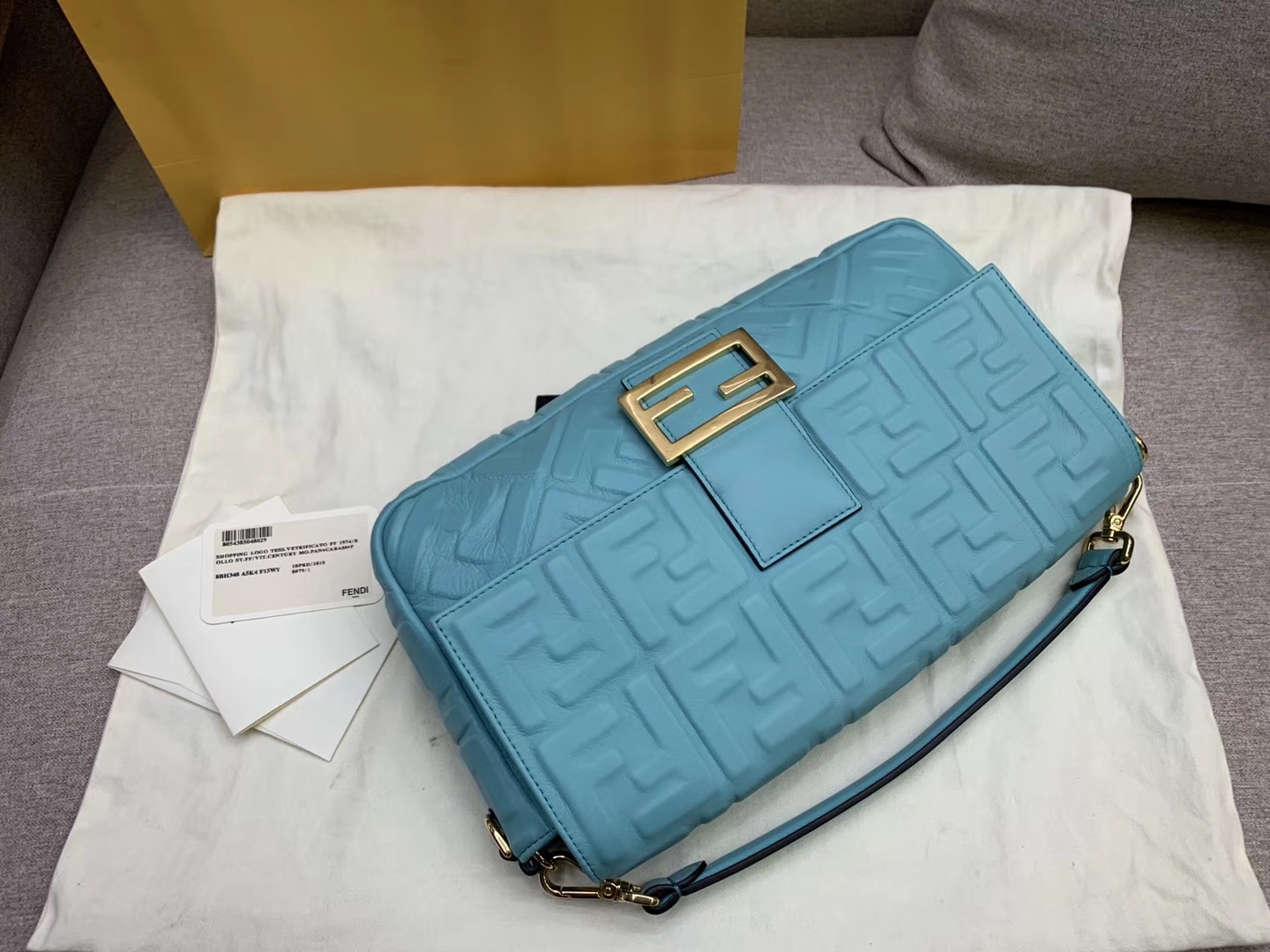 Fendi 芬迪 Baguette FF 浮雕系列 32x17x6cm 进口小羊皮 蓝色
