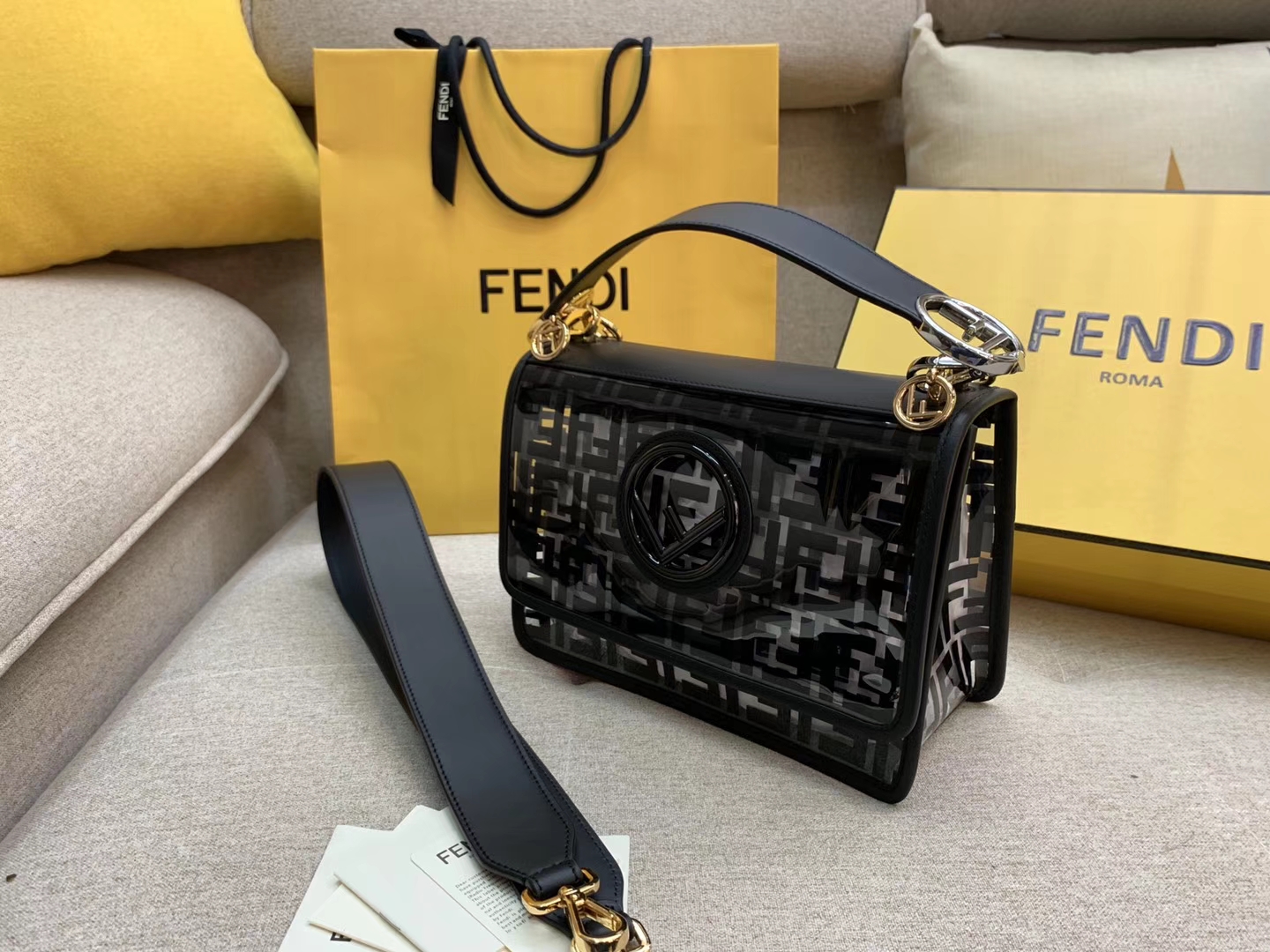 KANI F 系列翻盖手袋  F 新款标志 全透明的TPU 25cm