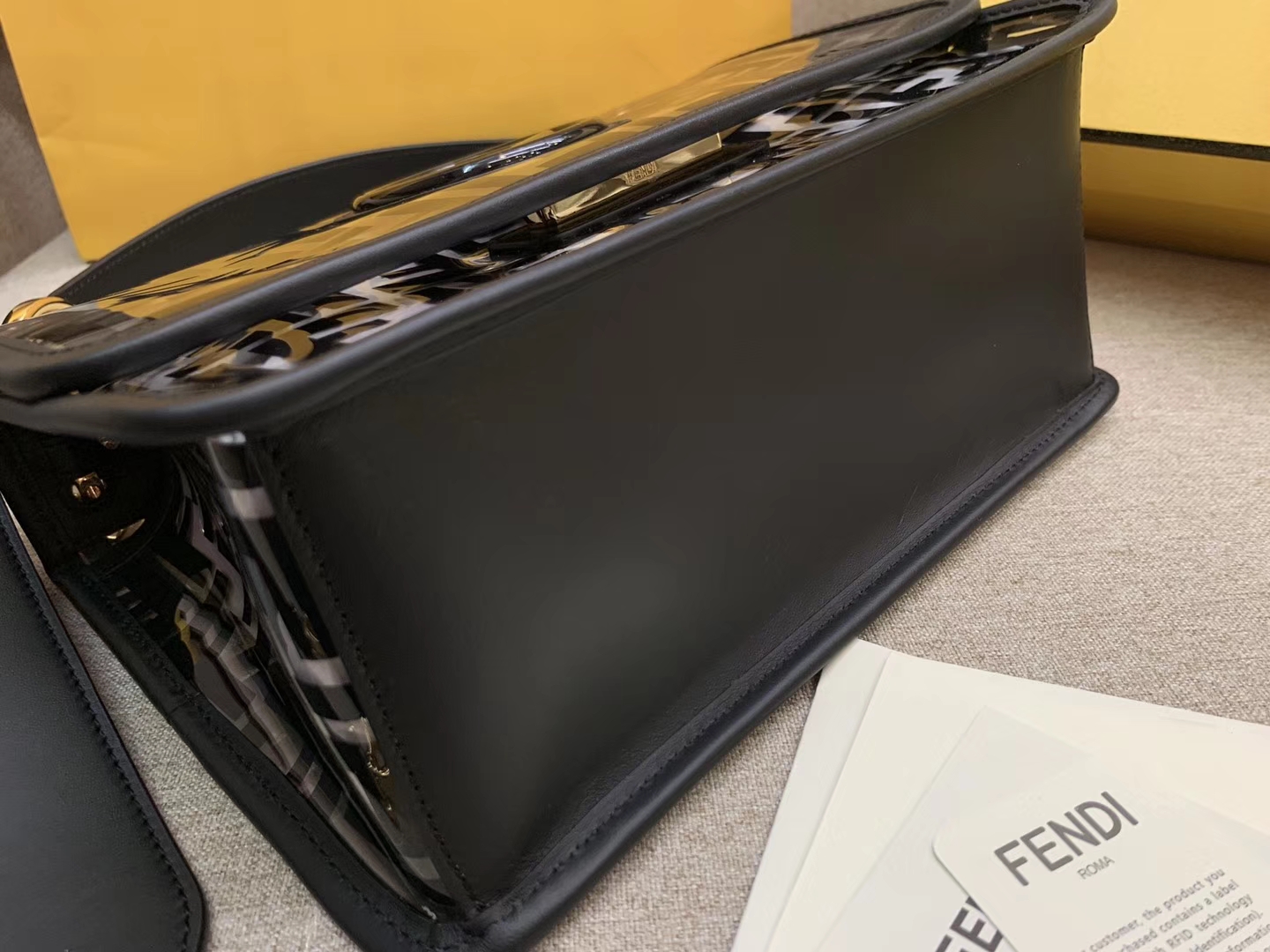 KANI F 系列翻盖手袋  F 新款标志 全透明的TPU 25cm
