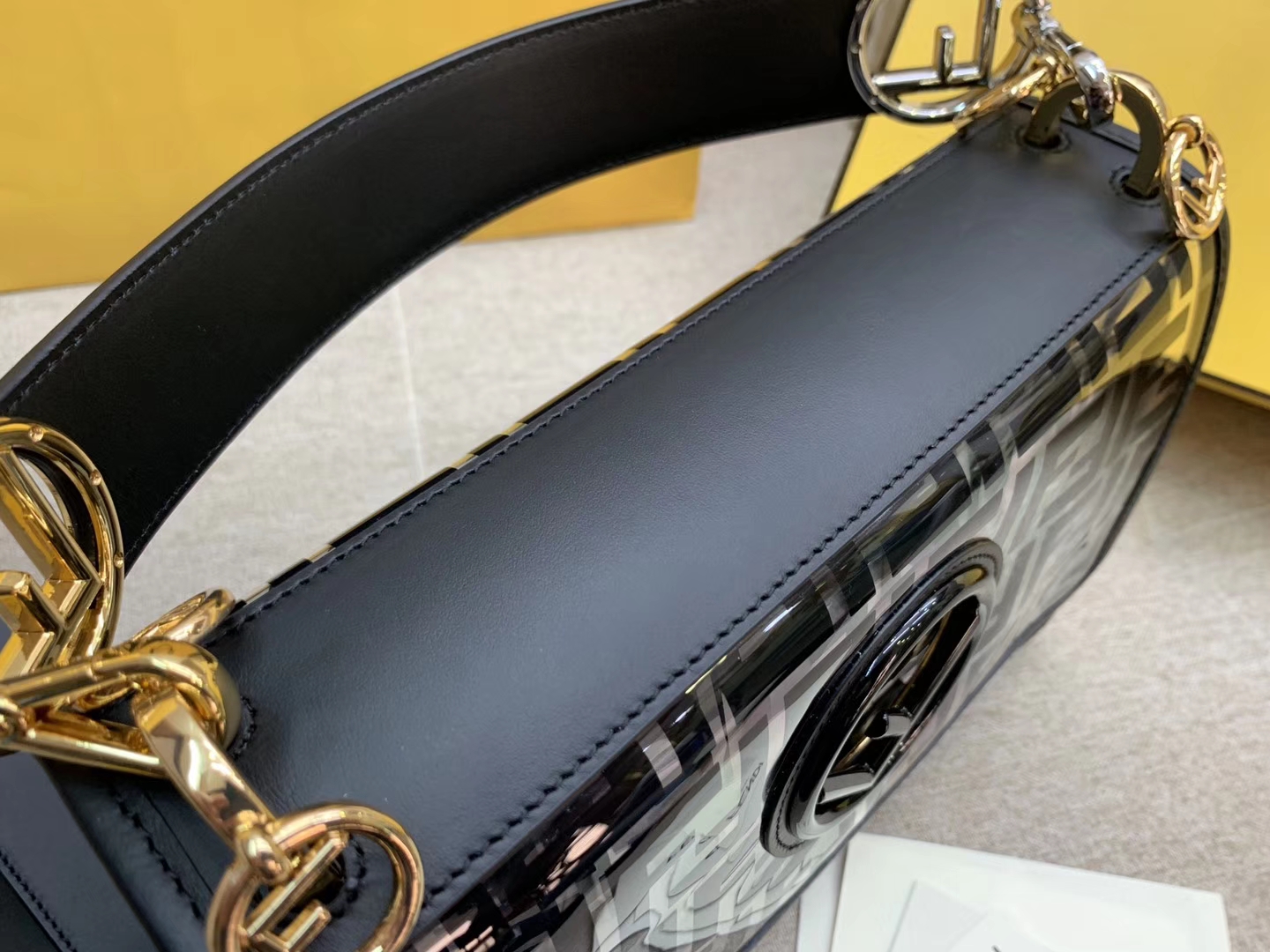 KANI F 系列翻盖手袋  F 新款标志 全透明的TPU 25cm