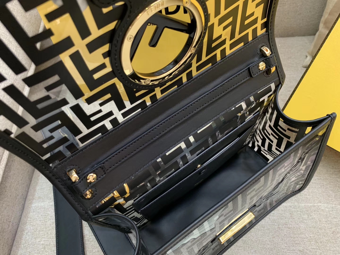 KANI F 系列翻盖手袋  F 新款标志 全透明的TPU 25cm