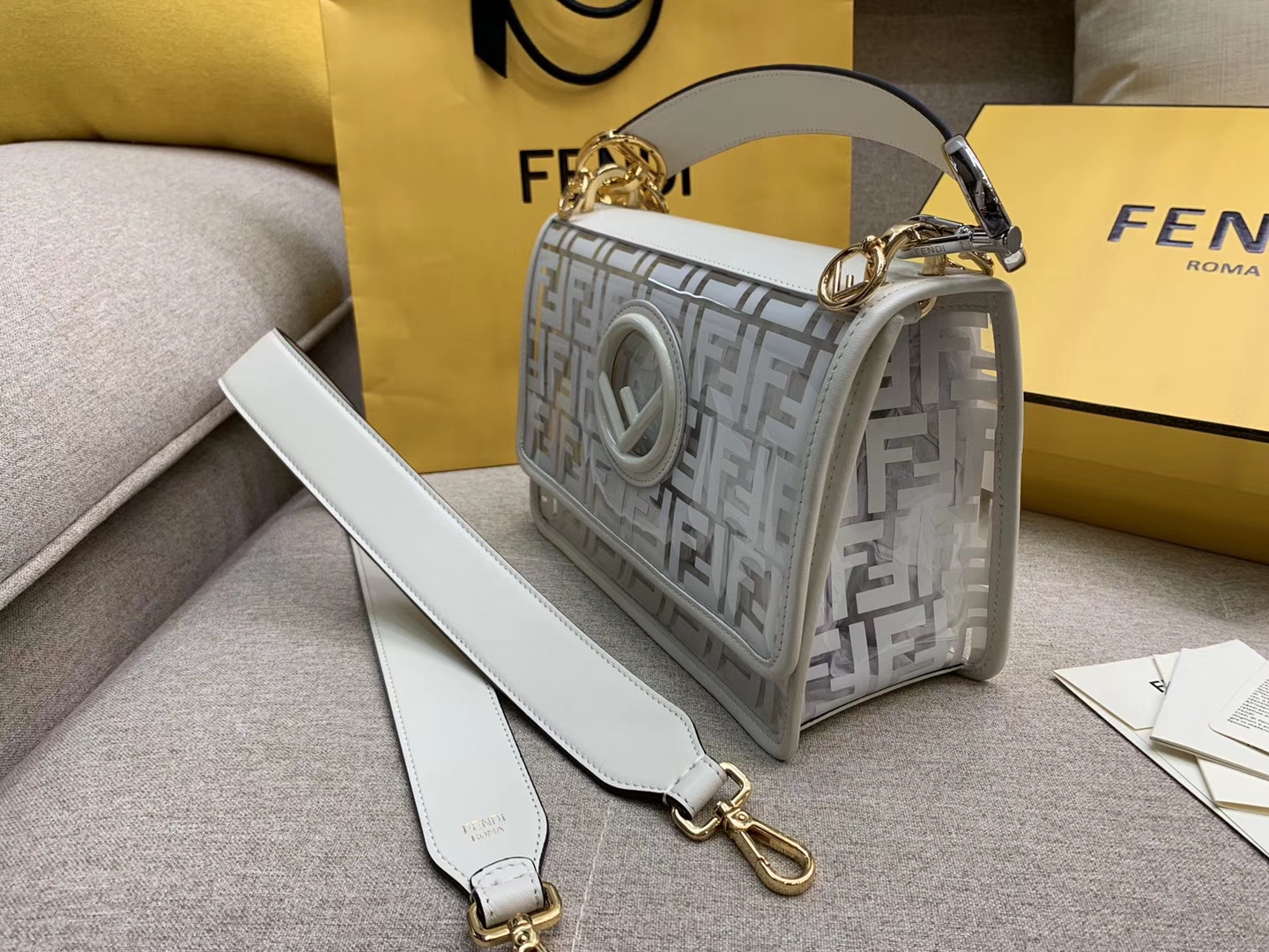 KANI F 系列翻盖手袋  F 新款标志 全透明的TPU 25cm