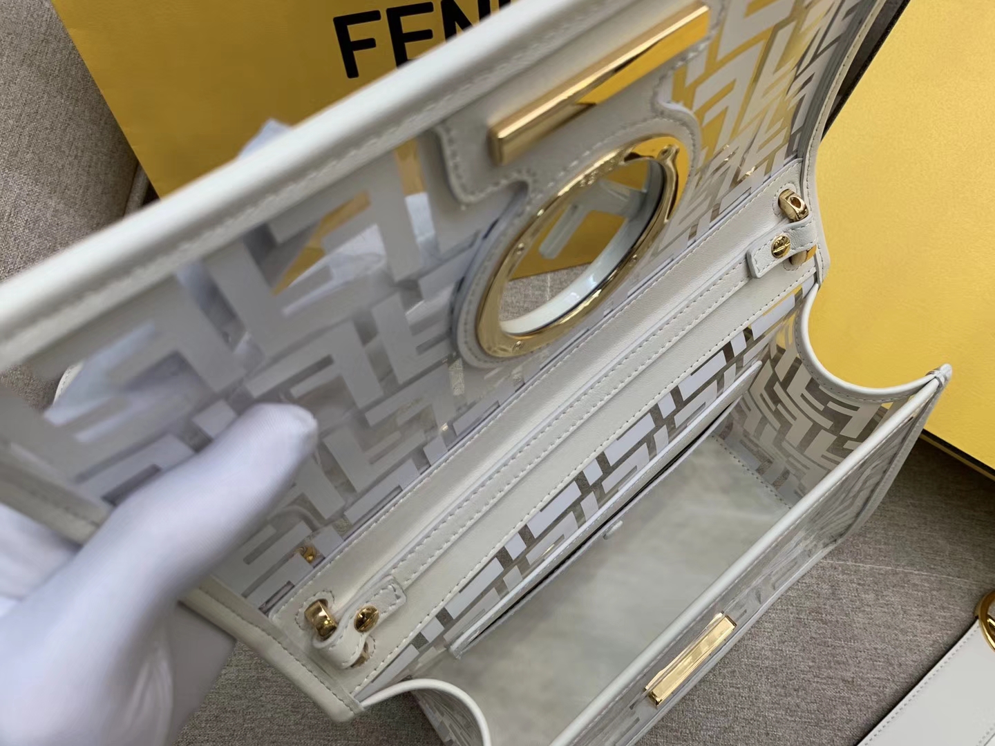 KANI F 系列翻盖手袋  F 新款标志 全透明的TPU 25cm