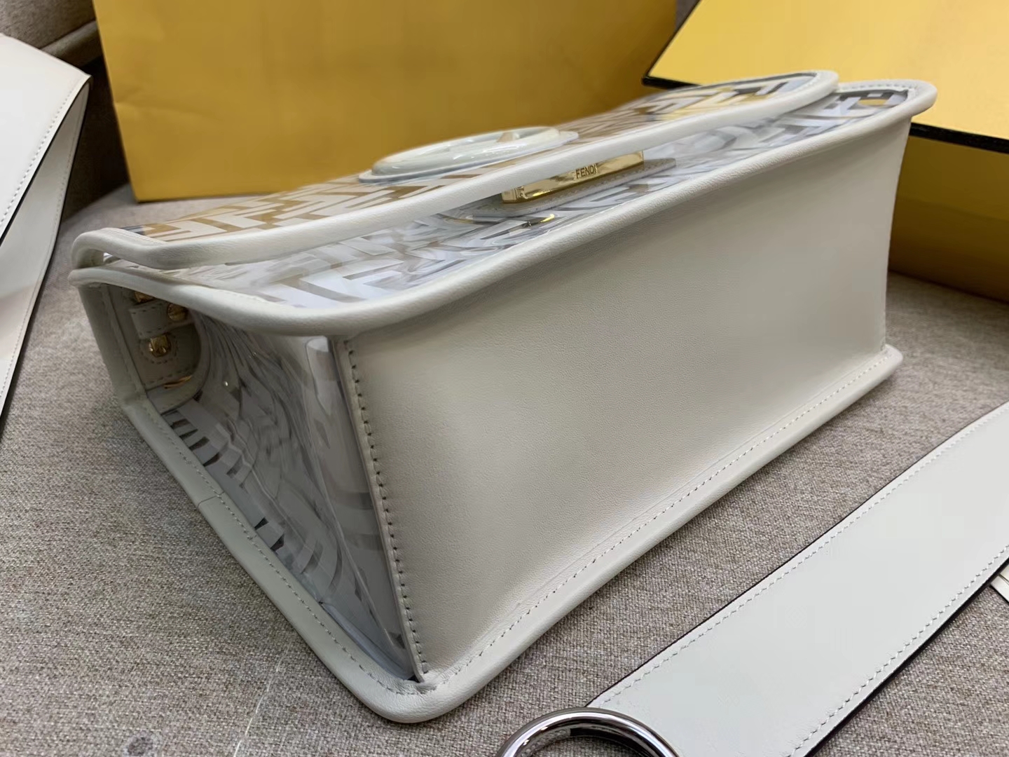 KANI F 系列翻盖手袋  F 新款标志 全透明的TPU 25cm