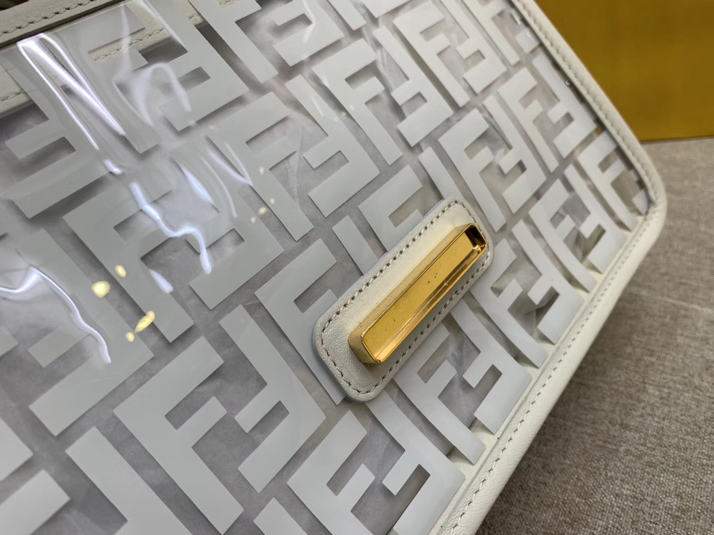KANI F 系列翻盖手袋  F 新款标志 全透明的TPU 25cm