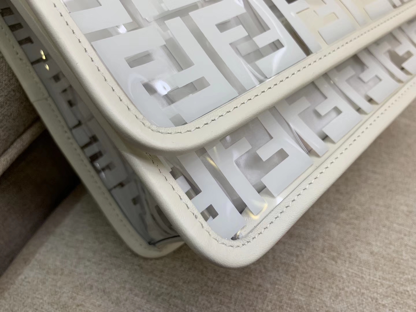KANI F 系列翻盖手袋  F 新款标志 全透明的TPU 25cm