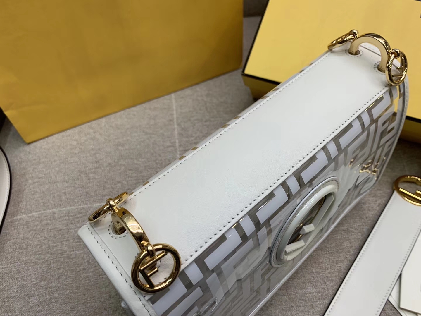 KANI F 系列翻盖手袋  F 新款标志 全透明的TPU 25cm