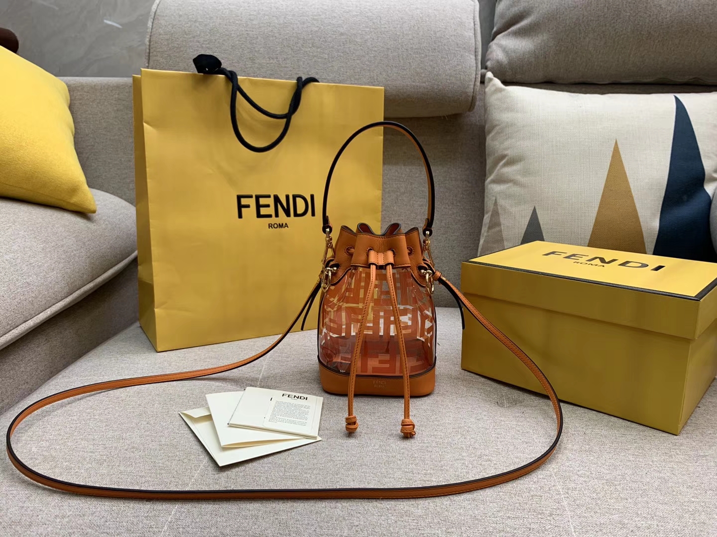 Fendi 芬迪 Mon Tresor 小号水桶手袋 FF图案印花 橘色 18x12x10