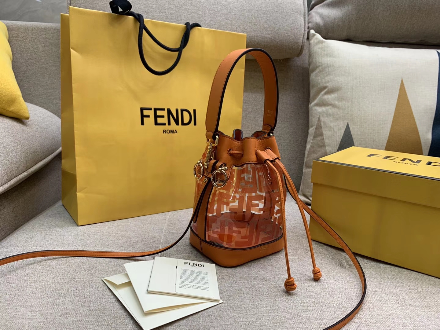 Fendi 芬迪 Mon Tresor 小号水桶手袋 FF图案印花 橘色 18x12x10
