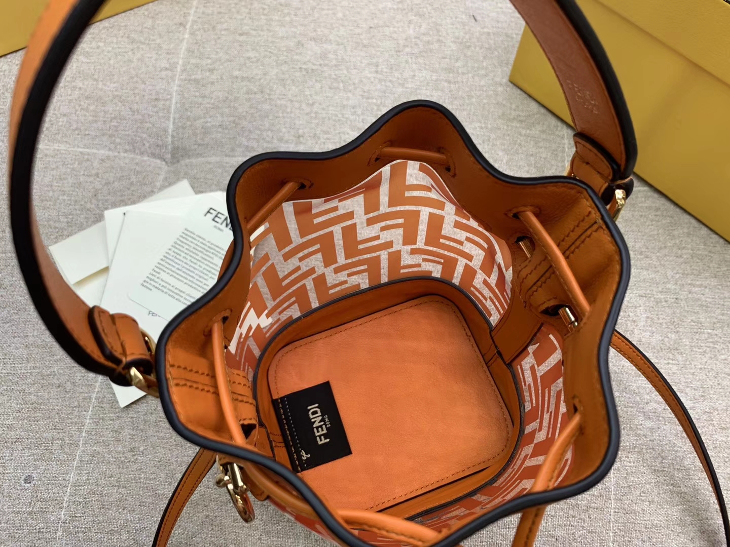 Fendi 芬迪 Mon Tresor 小号水桶手袋 FF图案印花 橘色 18x12x10