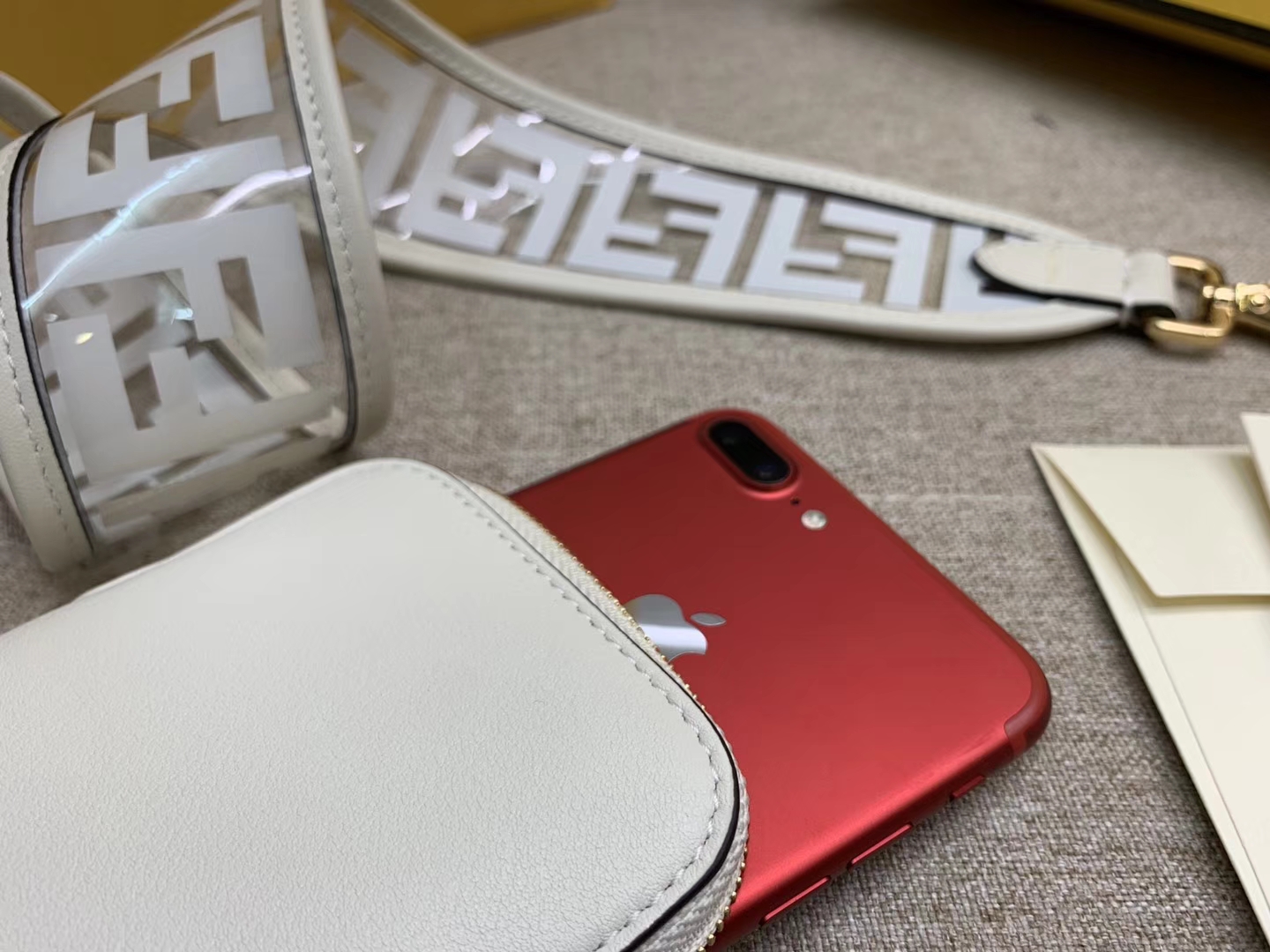 Fendi 芬迪 最新胸包 肩带可单用 白色