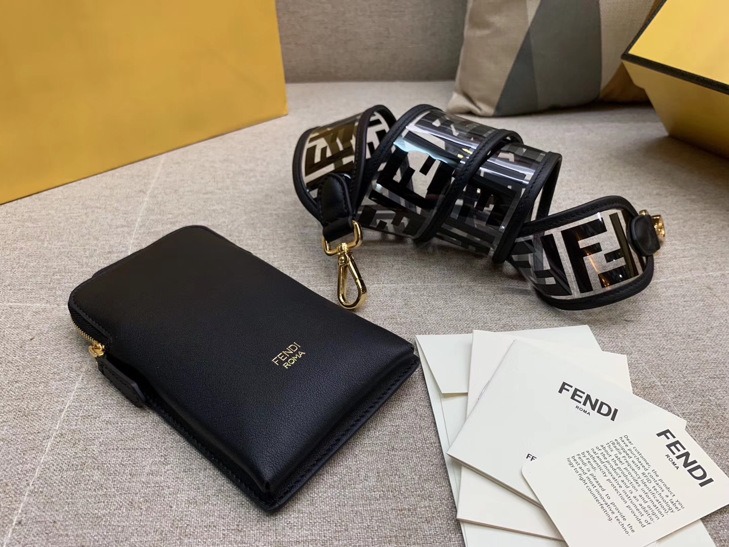 Fendi 芬迪 最新胸包 肩带可单用 黑色