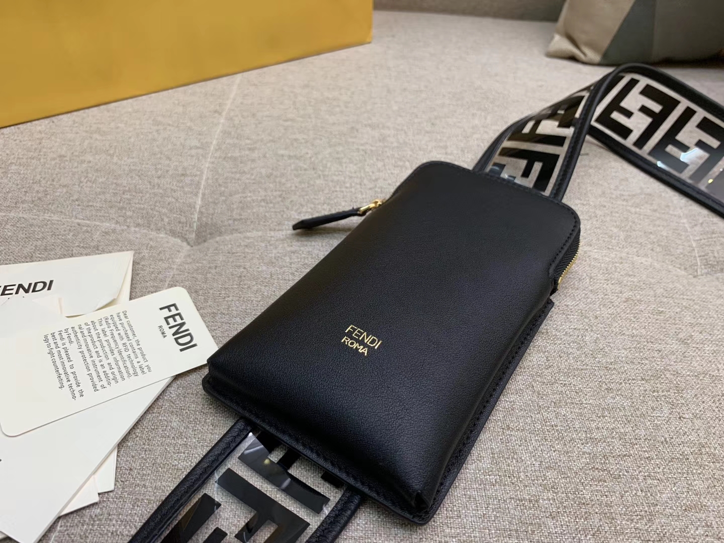 Fendi 芬迪 最新胸包 肩带可单用 黑色