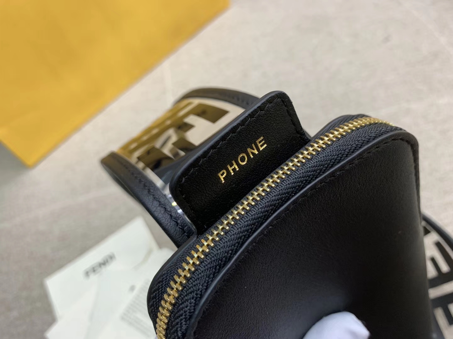 Fendi 芬迪 最新胸包 肩带可单用 黑色