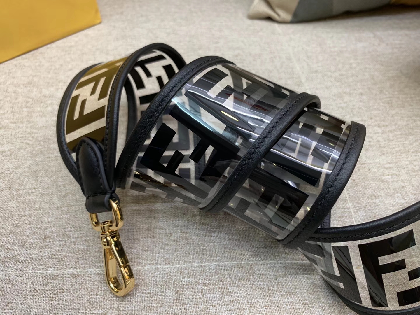 Fendi 芬迪 最新胸包 肩带可单用 黑色