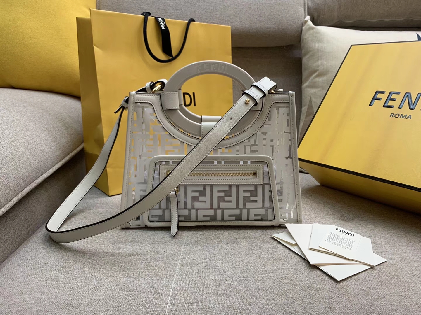 Fendi 芬迪 RUNAWAY 系列 全透明的进口TPU F 印花 28x21x11cm