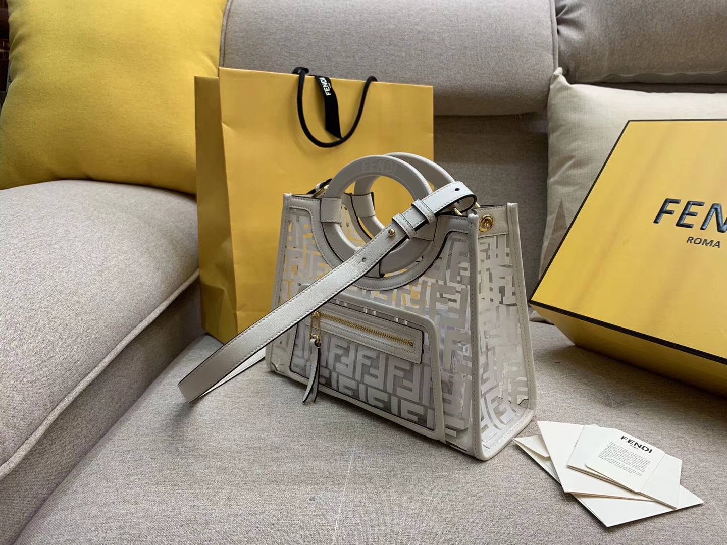 Fendi 芬迪 RUNAWAY 系列 全透明的进口TPU F 印花 28x21x11cm