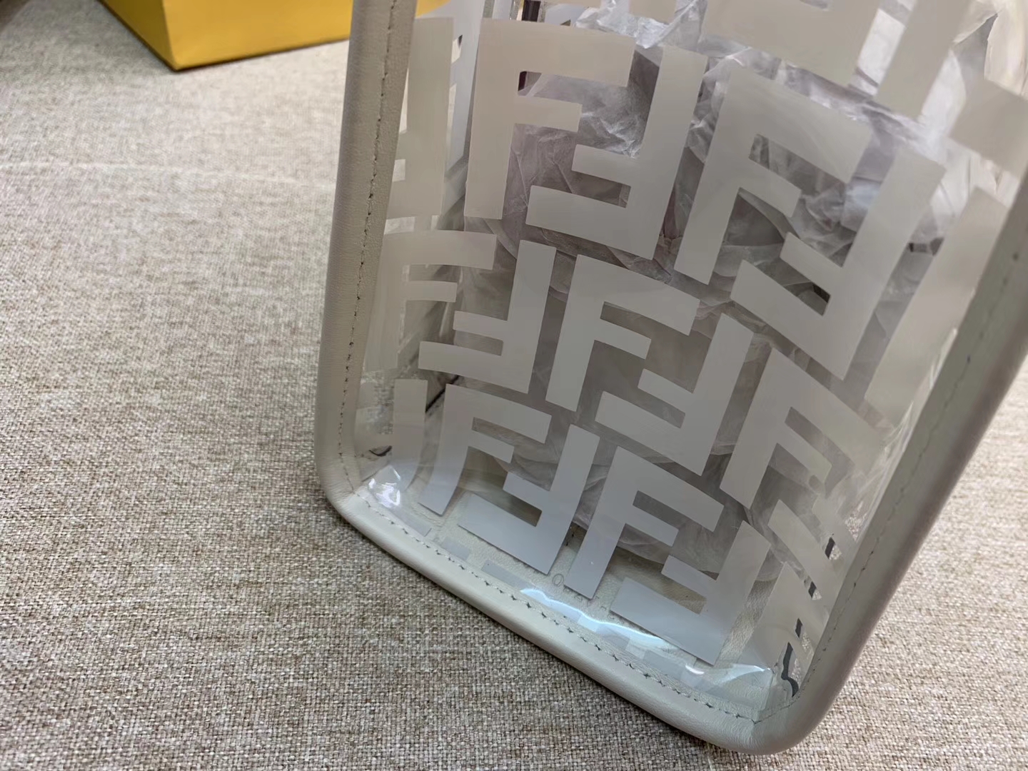 Fendi 芬迪 RUNAWAY 系列 全透明的进口TPU F 印花 28x21x11cm