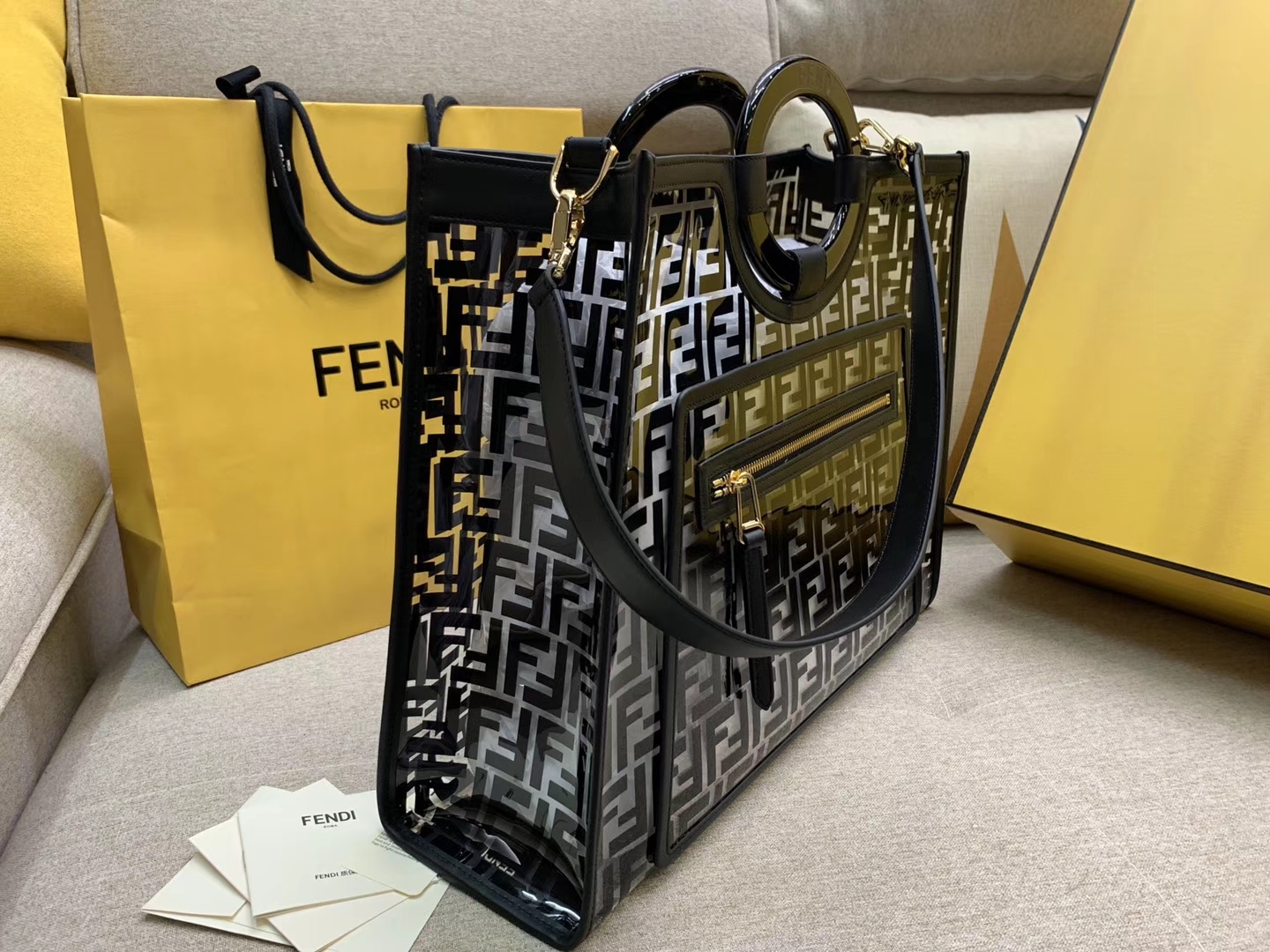 Fendi 芬迪 RUNAWAY  系列 全透明的进口TPU F 印花 41x34x12cm