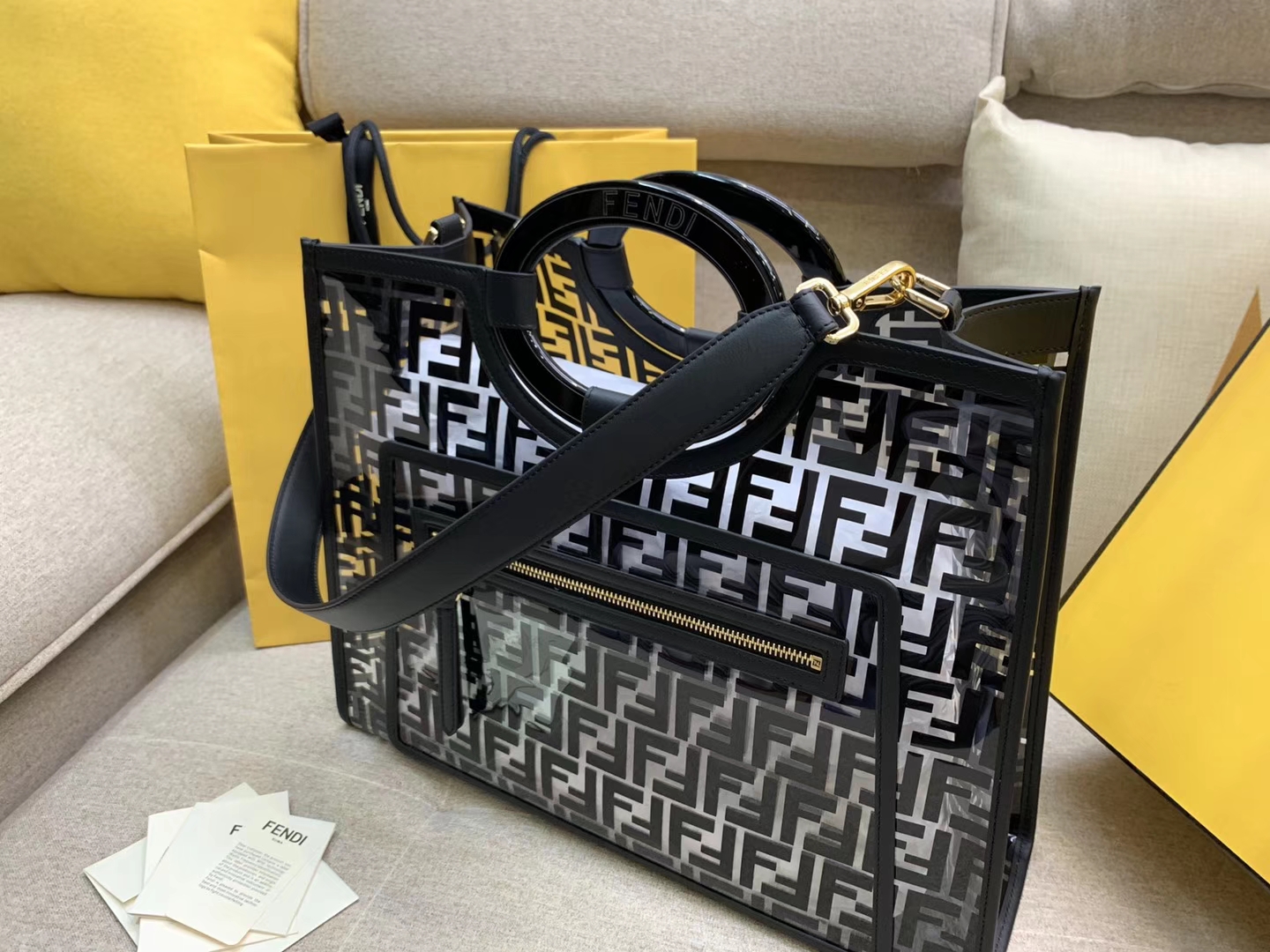 Fendi 芬迪 RUNAWAY  系列 全透明的进口TPU F 印花 41x34x12cm