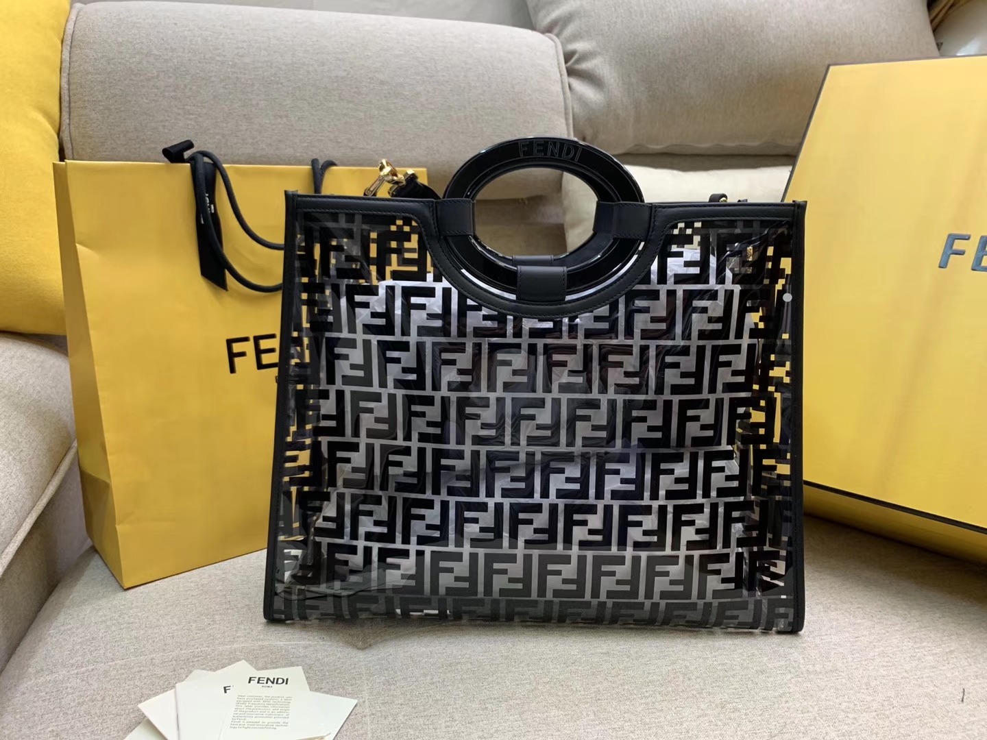 Fendi 芬迪 RUNAWAY  系列 全透明的进口TPU F 印花 41x34x12cm